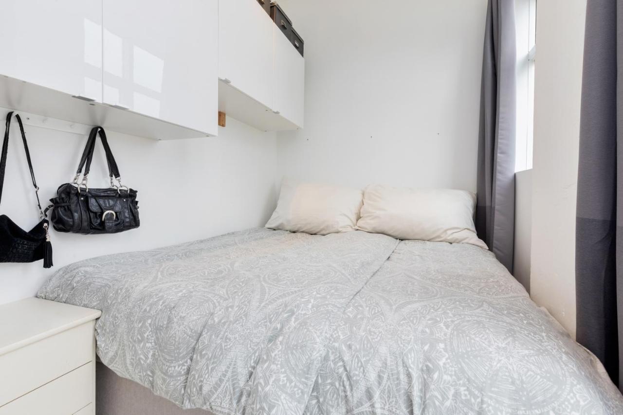 Stylish Apartment With Beautiful Views Of The River, Beach Nearby Kristiansand Eksteriør billede