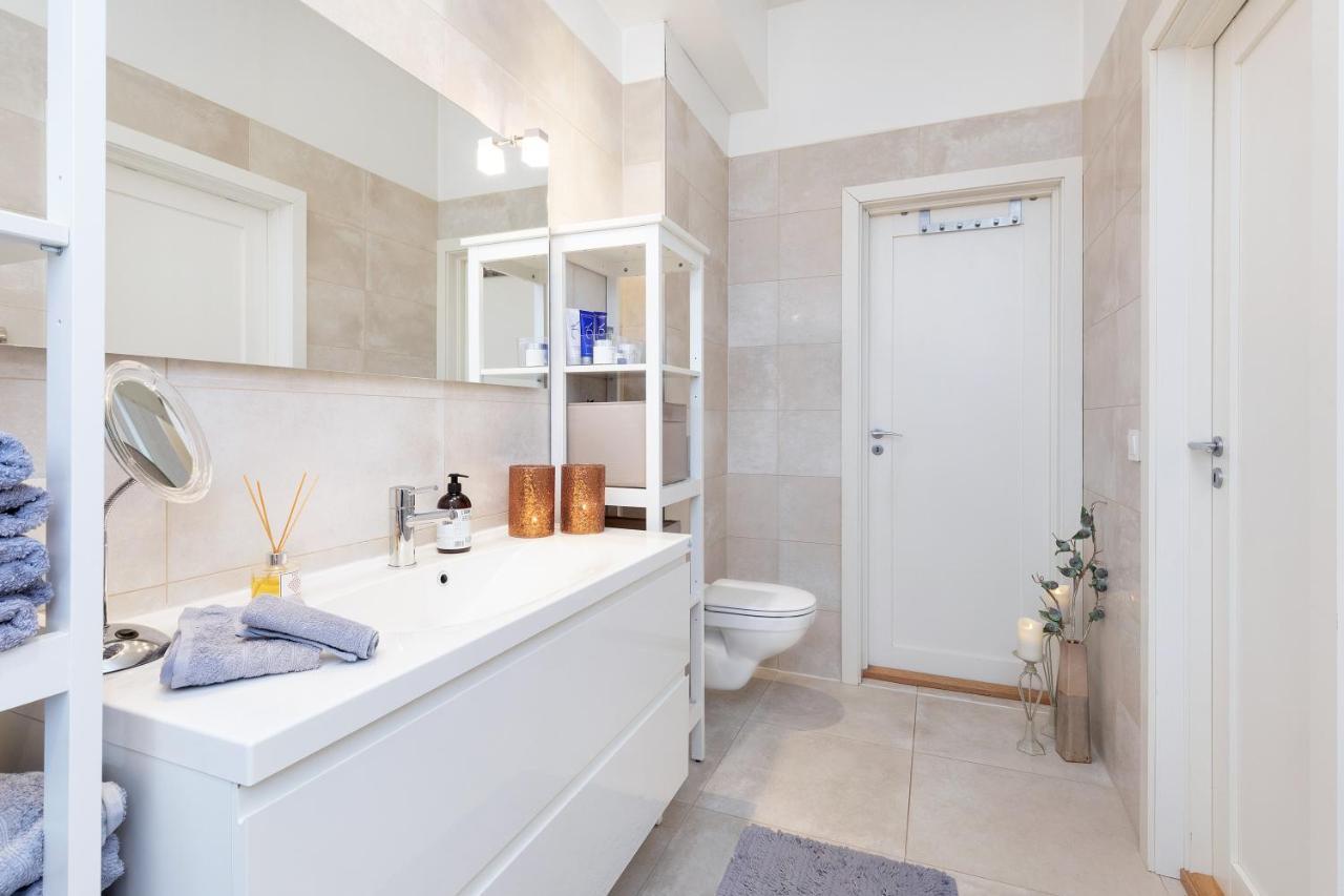 Stylish Apartment With Beautiful Views Of The River, Beach Nearby Kristiansand Eksteriør billede