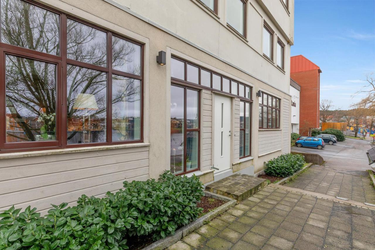 Stylish Apartment With Beautiful Views Of The River, Beach Nearby Kristiansand Eksteriør billede