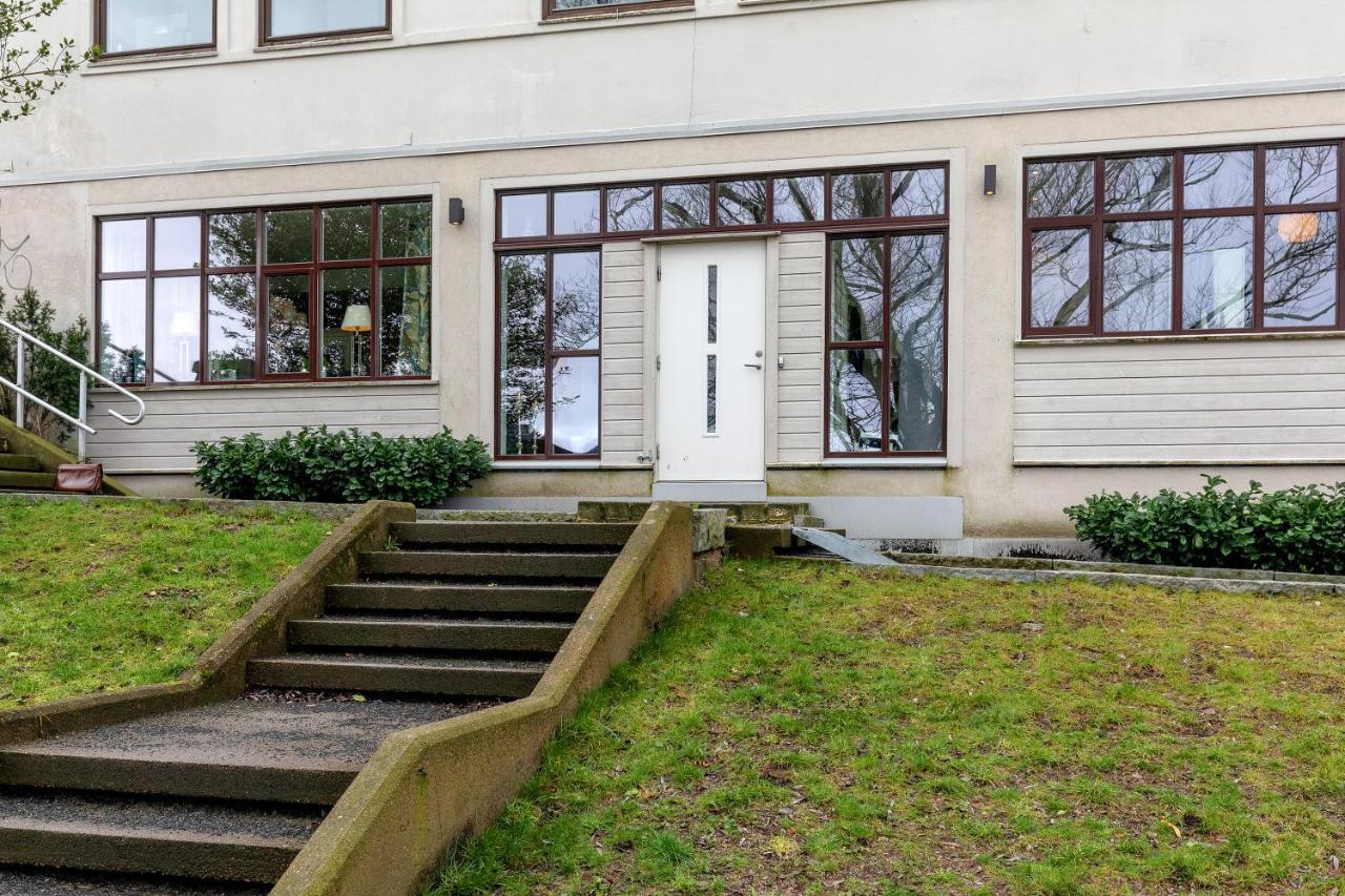 Stylish Apartment With Beautiful Views Of The River, Beach Nearby Kristiansand Eksteriør billede